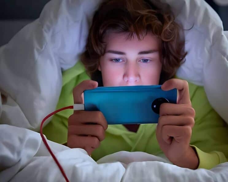 What are the potential health risks from phone radiation